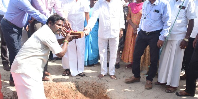 கடலூர் மாவட்டத்தில் புதிய திட்ட பணிகளுக்கு அமைச்சர் அடிக்கல்