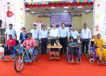 மாற்றுத்திறனாளிகளுக்கு செயற்கை கால்களை வழங்கிய என்எல்சி நிறுவனம்