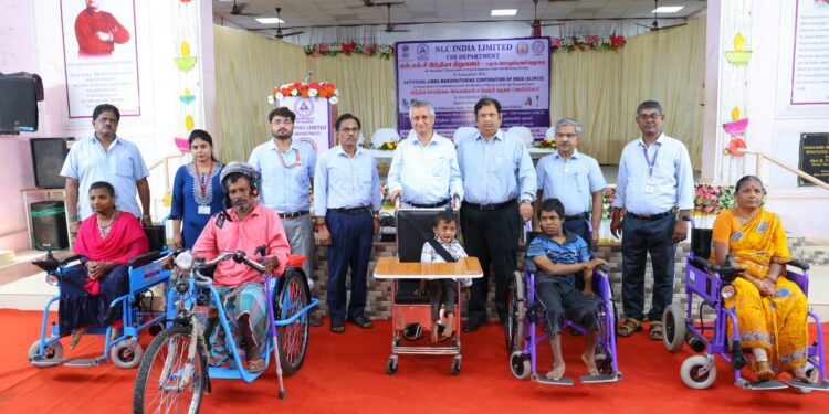 மாற்றுத்திறனாளிகளுக்கு செயற்கை கால்களை வழங்கிய என்எல்சி நிறுவனம்