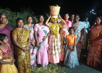 சிறுமியை நிலா பெண்ணாக  தேர்வு செய்து வினோத வழிபாடு