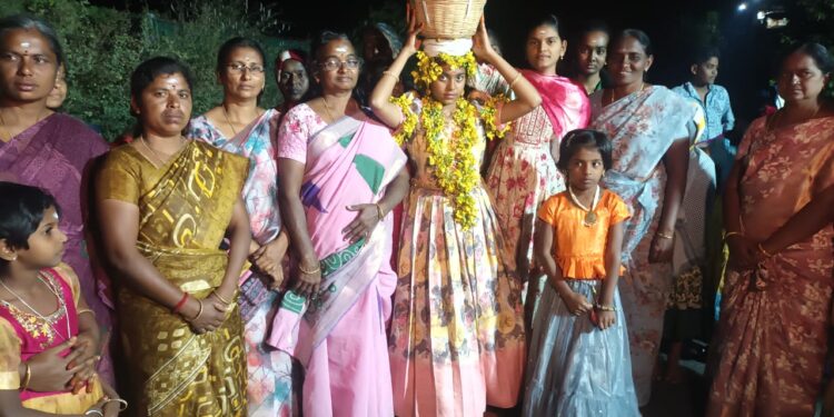 சிறுமியை நிலா பெண்ணாக  தேர்வு செய்து வினோத வழிபாடு