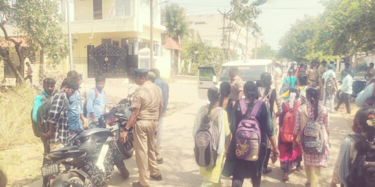 விதிமுறைகளை மீறி ஓட்டி வந்த 20 மோட்டார் சைக்கிள்கள் பறிமுதல்