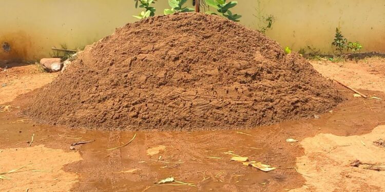 மணல் கொள்ளை ஜோர் கண்டுகொள்ளாத அரசு அதிகாரிகள்