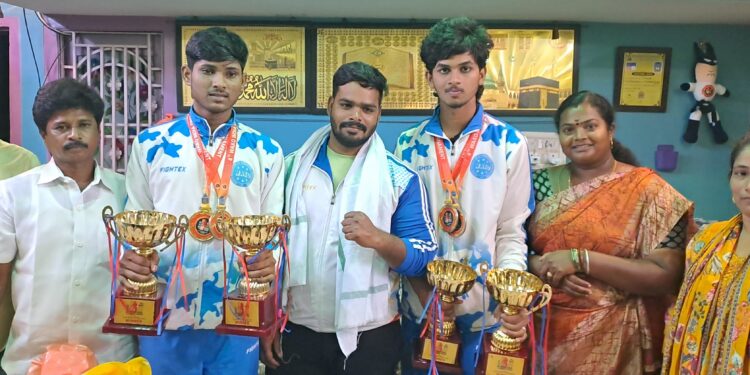 கிக் பாக்சிங் போட்டியில்  பதக்கங்கள் வென்ற காஞ்சிபுரம்மாணவர்களுக்கு வரவேற்பு