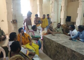 அருணாச்சலேஸ்வரர் கோயிலில் சிவாச்சாரியார்கள் திரண்டதால் பரபரப்பு