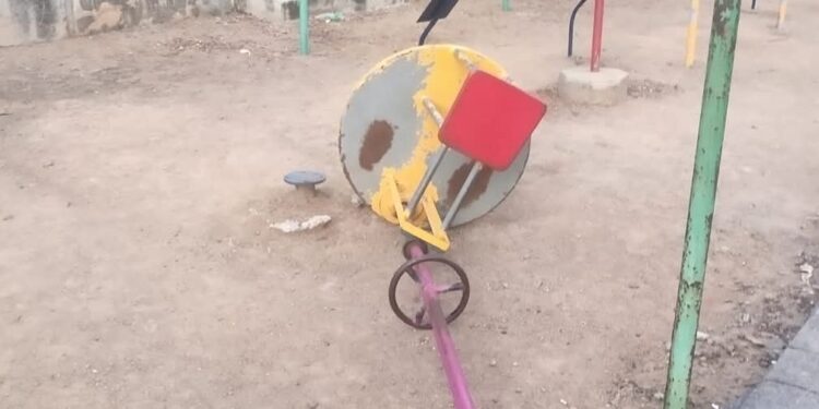 சாத்தனூர் அணை பூங்காக்கள் பராமரிக்கப்படாததால் சிறுவர்கள் ஏமாற்றம்