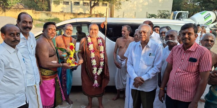 தி.மலை கிரிவல பாதையில் விஜயேந்திர சரஸ்வதி சுவாமிகள் பக்தர்களுக்கு அருளாசி