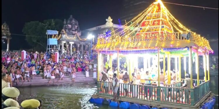காஞ்சிபுரம் வரதராஜப் பெருமாள் கோயிலில் தெப்பத்திருவிழா