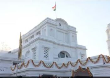 டெல்லியின் புதிய முதல்வர் யார்? 5 பேர் முதல்வர் ரேஸில் : பாஜக தலைமை முடிவு செய்யும்