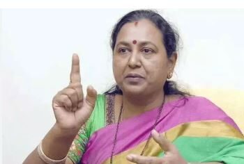 அறைக்குள் இருந்து பேசுவதை விட்டுவிட்டு விஜய் முதலில் மக்களை சந்திக்கட்டும் : பிரேமலதா ‘பளீர்’ பேச்சு