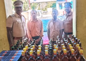 திண்டிவனம் அருகே புதுச்சேரி மதுபானங்கள் கடத்திய மூவர் கைது