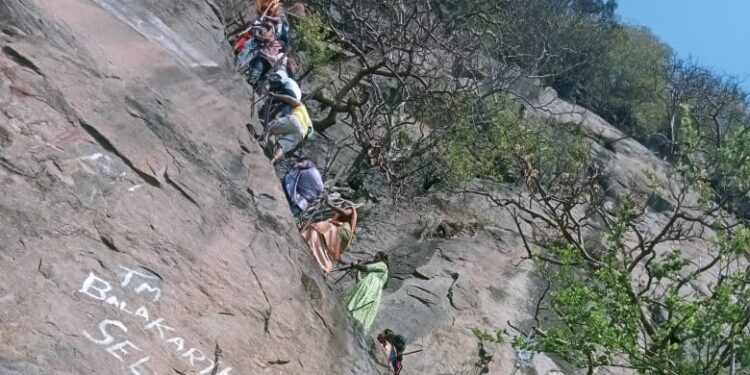 அமாவாசையை முன்னிட்டு பருவதமலையில் ஏராளமான பக்தர்கள் சுவாமி தரிசனம்