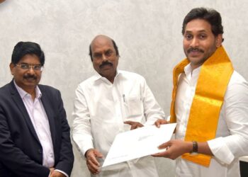 தொகுதி மறுசீரமைப்பு : ஜெகன்மோகன் ரெட்டி, பல்லா சீனிவாச ராவ் ஆகியோருக்கு அழைப்பு