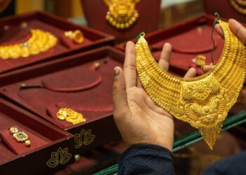 அப்பப்பா..தங்கம் விலை கண்ணைக்கட்டுதே..! 1 சவரன் விலை ரூ.67,400