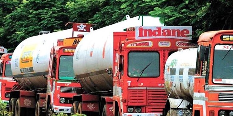 நாளை முதல் கேஸ் டேங்கர் லாரிகள் ஸ்ட்ரைக் அறிவிப்பு : கேஸ் சிலிண்டர் தட்டுப்பாடு ஏற்பட வாய்ப்பு