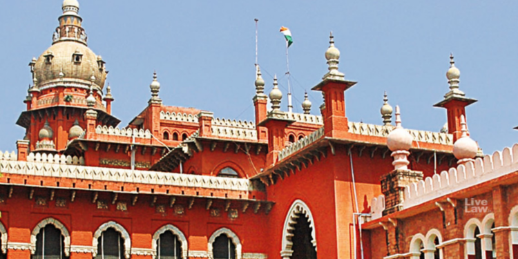 பொது இடங்களில் அரசியல் கட்சி நடத்தும் நிகழ்ச்சிகளுக்கு கட்டணம் : சென்னை உயர் நீதிமன்றம் அதிரடி