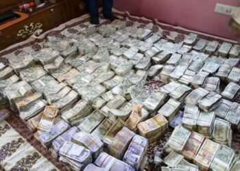 டெல்லி உயர்நீதிமன்ற நீதிபதி வீட்டில் கட்டுக்கட்டாக பணம்,நகை : தீ விபத்தால் அம்பலமானது