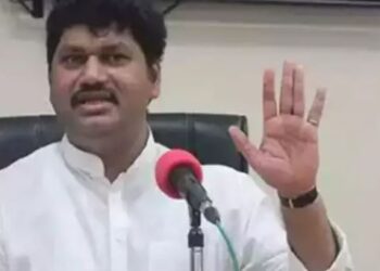 மஹாராஷ்டிரா அமைச்சர் தனஞ்ஜெய் முண்டே திடீர் ராஜினாமா