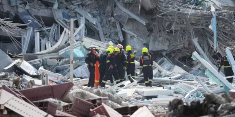 ரமலான் தொழுகையில் 700 இஸ்லாமியர்கள் பூமிக்குள் புதைந்து உயிரிழப்பு