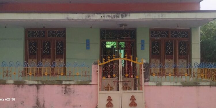 செங்கம் அருகே பூ வியாபாரி வீட்டில் 30 சவரன் தங்க நகை கொள்ளை