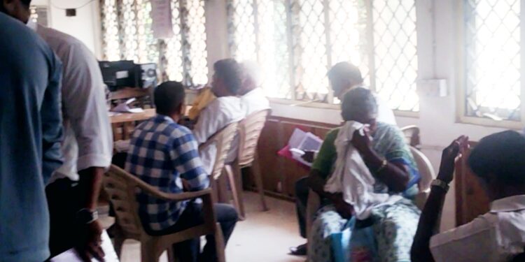 திண்டிவனத்தில் தொடர் மின் தடையால் பள்ளி மாணவர்கள் கடும் அவதி