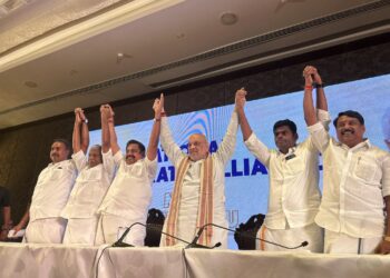 அதிமுக தலைமையில் தமிழ்நாட்டில் கூட்டணி : அமித் ஷா உறுதி