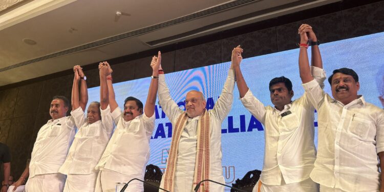 அதிமுக தலைமையில் தமிழ்நாட்டில் கூட்டணி : அமித் ஷா உறுதி