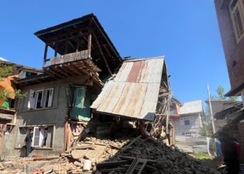 பெகல்காம் தீவிரவாதிகளின் வீடுகள் குண்டு வைத்து தகர்ப்பு