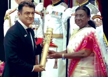 நடிகர் அஜித்-க்கு பத்ம பூஷன் விருது வழங்கி குடியரசுத் தலைவர் கௌரவிப்பு