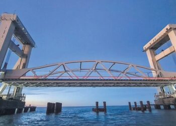 பாம்பன் புதிய ரயில்வே பாலத்தை பிரதமர் மோடி நாளை திறப்பு