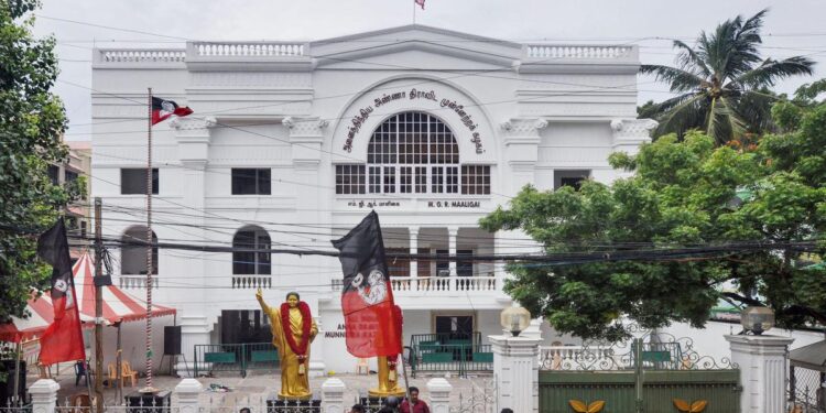 சுறுசுறுப்பாகும் அதிமுக..  25ம் தேதி மாவட்ட செயலாளர்கள் ஆலோசனை