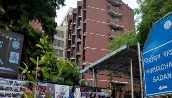 அமித்ஷா வருகை கண்டு இரட்டை இலை வழக்கை கையில் எடுத்த தேர்தல் ஆணையம்