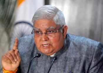 குடியரசுத்தலைவருக்கு உச்சநீதிமன்றம் உத்தரவா? துணை குடியரசுத்தலைவர் திடீர் கோபம்