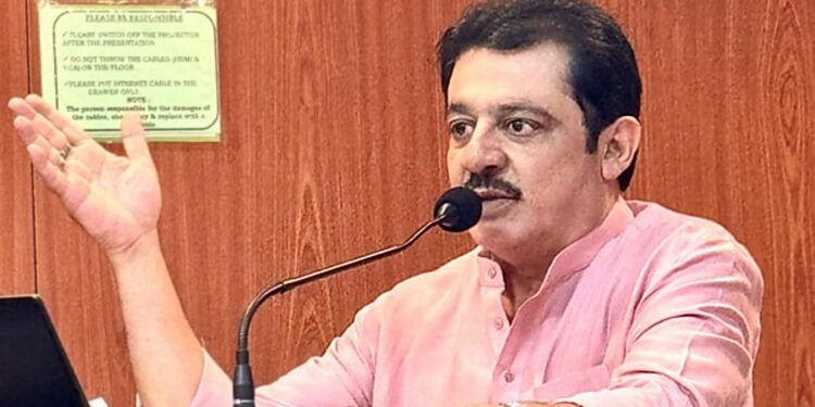 “வெடிகுண்டுடன் பாகிஸ்தான் செல்லத் தயார்” கர்நாடக அமைச்சர் ஆவேச பேச்சு