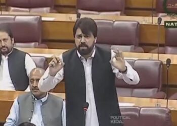 “மோடி பெயரை உச்சரிக்கக்கூட தைரியமில்லாத பிரதமர்” நாடாளுமன்றத்தில் ஆவேசமடைந்த பாக்., எம்.பி.,