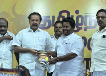 டெல்லியில் முக்காடு போட்டு வந்த எடப்பாடி தமிழ்நாட்டையே முக்காடு போட வைத்து விடுவார்