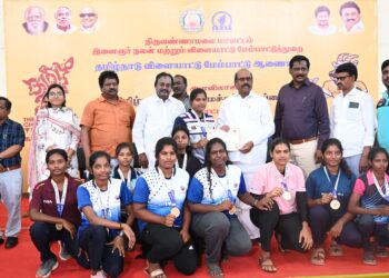 திருவண்ணாமலையில் முதலமைச்சர் கோப்பை விளையாட்டு போட்டிகளில் பங்கேற்று வெற்றி பெற்ற வீரர், வீராங்கனைகளுக்கு பரிசு
