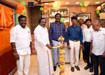 திருவண்ணாமலையில் கோ-ஆப்டெக்சில் சிறப்பு விற்பனை