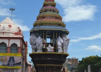 திருவண்ணாமலை அண்ணாமலையார் கோயில் மாட வீதியில் காங்கிரீட் சாலைப்பணிக்காக கோயில்  திருத்தேர்  இடமாற்றம்