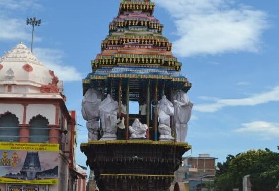திருவண்ணாமலை அண்ணாமலையார் கோயில் மாட வீதியில் காங்கிரீட் சாலைப்பணிக்காக கோயில்  திருத்தேர்  இடமாற்றம்