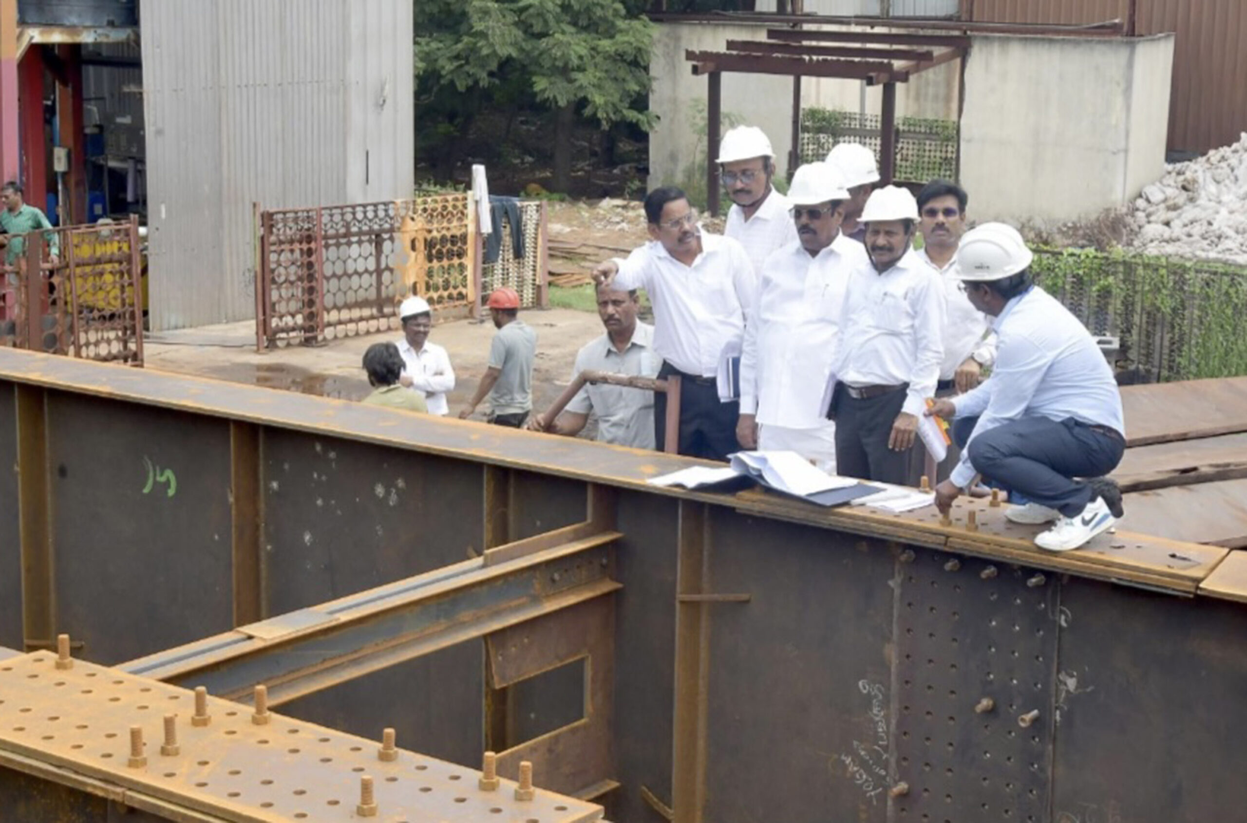 உயர்மட்ட மேம்பாலப் பணிக்கான இரும்பு உற்பத்தி நிலையத்தில்