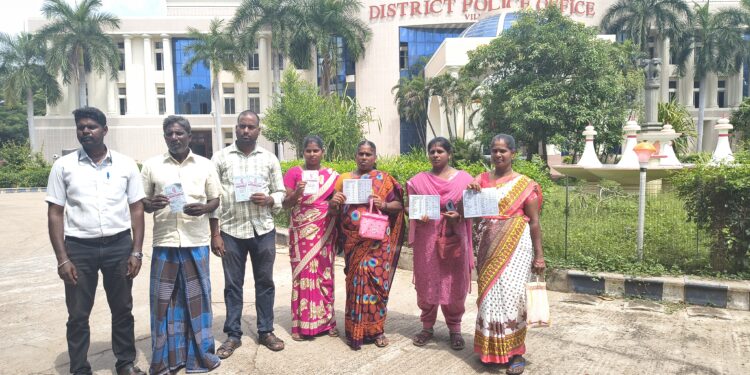 தீபாவளி சீட்டு மோசடி: ரூ.2 லட்சம் இழந்த பெண்கள் எஸ்.பி. அலுவலகத்தில் புகார்