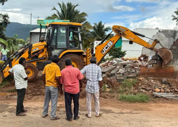 வேடசந்தூர் அருகே ஆக்கிரமிப்புகள் அகற்றப்பட்டன