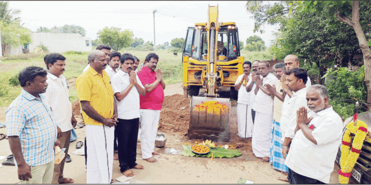 செங்கம் அருகே ரூ.92 லட்சம் மதிப்பீட்டில் தார் சாலை அமைக்க பூமி பூஜை