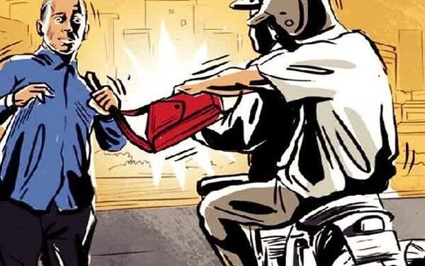 வேடசந்தூர் அருகே மில் தொழிலாளியிடம் வழிப்பறி