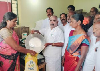 முதியோர் இல்லம் தேடி ரேஷன் பொருட்கள்: ‘தாயுமானவராகத் திகழ்கிறார், முதல்வர் ஸ்டாலின்’