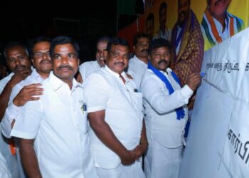சேலத்தில் காங்கிரஸ் சார்பில் கையெழுத்து இயக்கம்