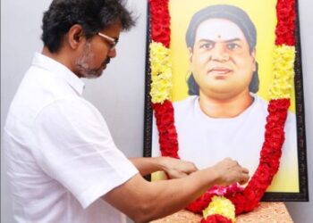 பசும்பொன் முத்துராமலிங்கத் தேவர் படத்திற்கு விஜய் மரியாதை