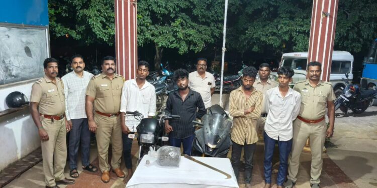 நெய்வேலியில் கஞ்சா விற்ற 4 பேர் கைது