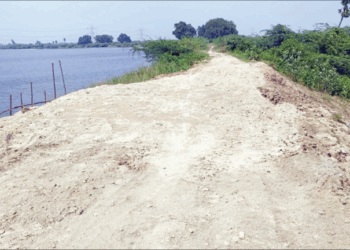 ஆரணி காமக்கூர் ஏரி உடையும் அபாயம்